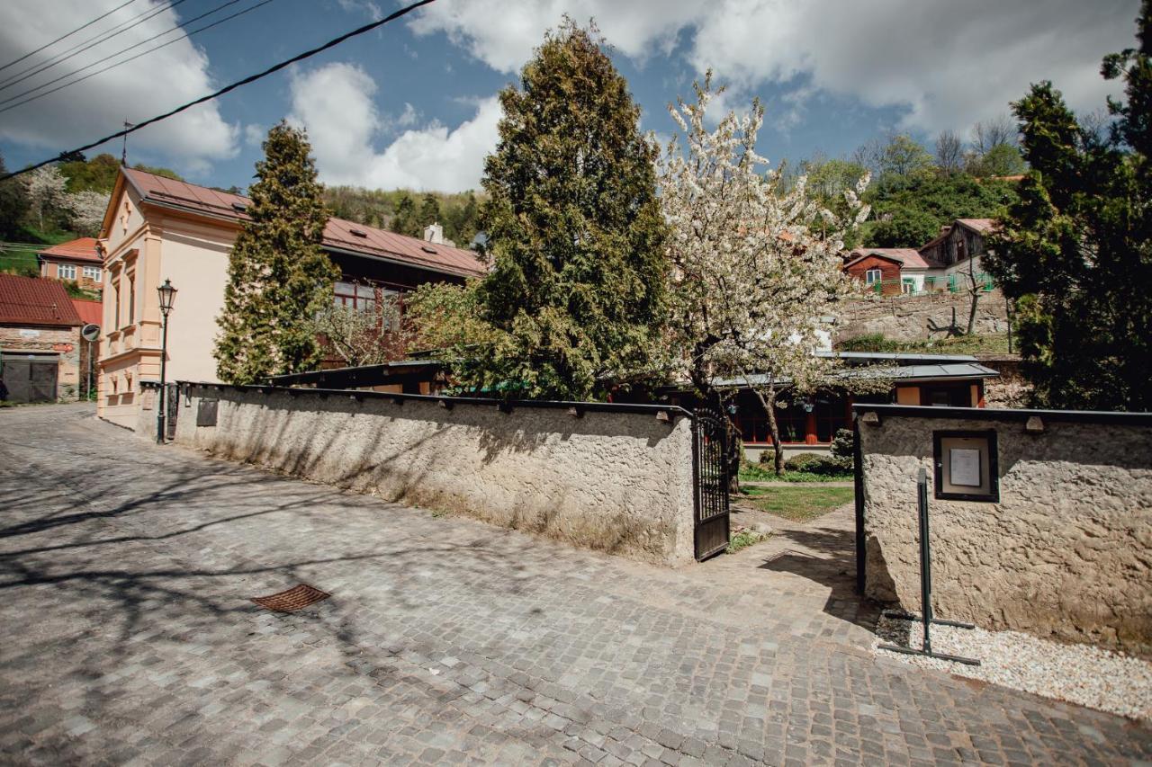 Botanicky Dvor Aparthotel Banská Štiavnica Екстериор снимка